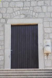 A door to an old house in rural Taiwan