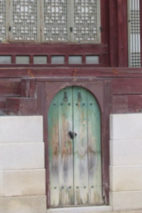 A door in the palace in Seoul, Korea