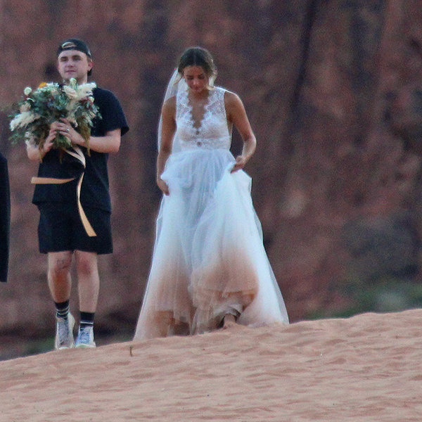 Photography session on sand dunes in Snow Canyon