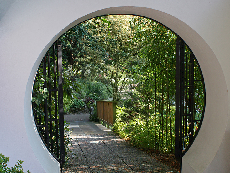 Chinese style round gateway