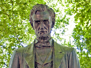 Statue of Lincoln in Portland, Oregon