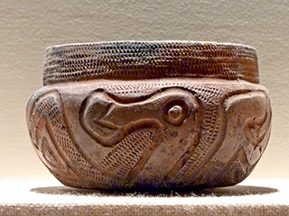 Mississippian pot with spoonbill bird motif