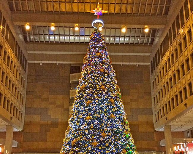 Christmas tree in Main Train Station