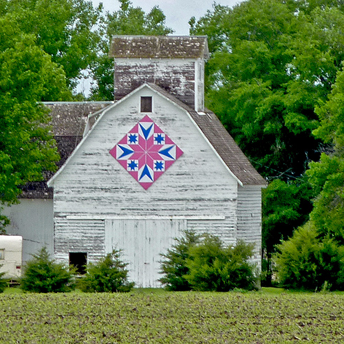 Quilt painted pattern on an old barn