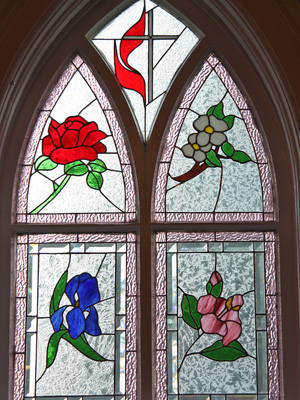 A window in a simple United Methodist church in rural Michigan. 這面設計簡樸的窗戶，座落在密西根州，某鄉下地區的聯合衛理公會。