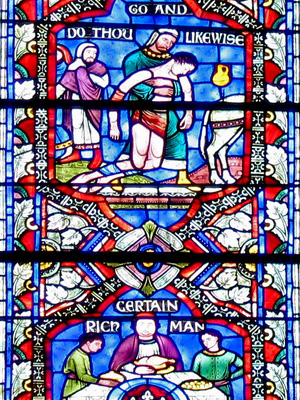 An example of the stained glass illustrating parables of the Gospels in the National Cathedral in Washington, DC.華盛頓特區的國家大教堂，展示了彩繪玻璃傳達福音的例子。