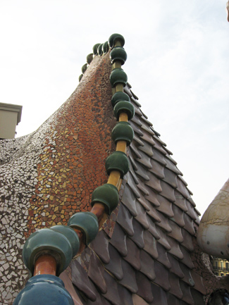 The roof shaped like a dragon's back at Casa Batllo