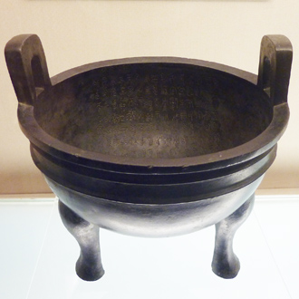  Song Ding (food vessel) from Western Zhou Dynasty 西周頌鼎(Photo by Eric Hadley-Ives)