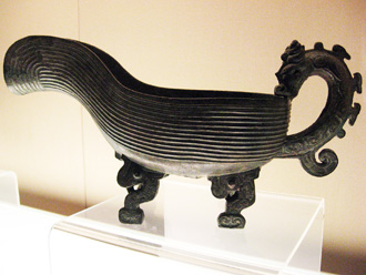 Yi, a water vessel from the Western Zhou Dynasty 西周齊侯匜(Photo by Eric Hadley-Ives)