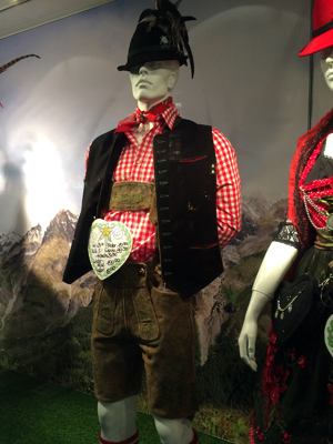 Traditioanl Bavarian clothing in Munich, Germany. 巴伐利亞民族服裝 (德國-慕尼黑), photo by Eric and Chun-Chih Hadley-Ives