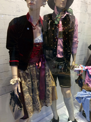 Traditioanl Bavarian clothing in Munich, Germany. 巴伐利亞民族服裝 (德國-慕尼黑), photo by Eric and Chun-Chih Hadley-Ives