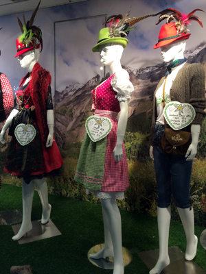 Traditioanl Bavarian clothing in Munich, Germany. 巴伐利亞民族服裝 (德國-慕尼黑), photo by Eric and Chun-Chih Hadley-Ives