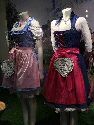 Traditioanl Bavarian clothing in Munich, Germany. 巴伐利亞民族服裝 (德國-慕尼黑), photo by Eric and Chun-Chih Hadley-Ives
