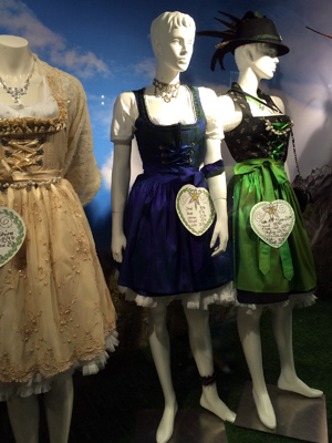 Traditioanl Bavarian clothing in Munich, Germany. 巴伐利亞民族服裝 (德國-慕尼黑), photo by Eric and Chun-Chih Hadley-Ives