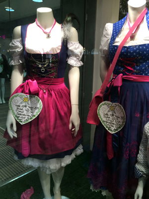 Traditioanl Bavarian clothing in Munich, Germany.  巴伐利亞民族服裝 （德國－慕尼黑）, photo by Eric and Chun-Chih Hadley-Ives