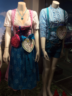Traditioanl Bavarian clothing in Munich, Germany. 巴伐利亞民族服裝 (德國-慕尼黑), photo by Eric and Chun-Chih Hadley-Ives