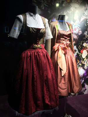 Traditioanl Bavarian clothing in Munich, Germany. 巴伐利亞民族服裝 (德國-慕尼黑), photo by Eric and Chun-Chih Hadley-Ives