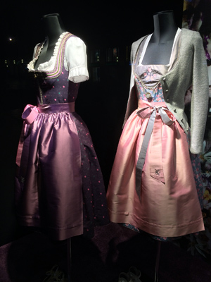 Traditioanl Bavarian clothing in Munich, Germany. 巴伐利亞民族服裝 (德國-慕尼黑), photo by Eric and Chun-Chih Hadley-Ives