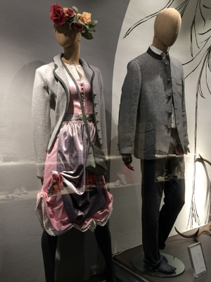 Traditional Austrian clothing in Salzburg, Austria. 奧地利傳統服飾 (奧地利-薩爾斯堡)photo by Eric Hadley-Ives