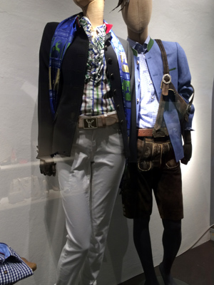 Traditional Austrian clothing in Salzburg, Austria. 奧地利傳統服飾 (奧地利-薩爾斯堡)photo by Eric Hadley-Ives