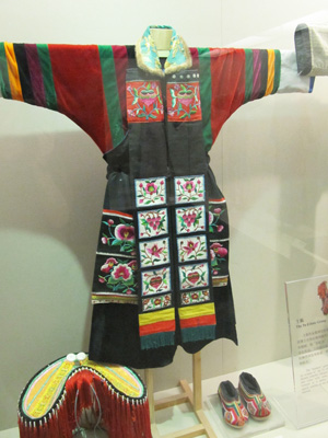 Tu ethnic group clothing 土族服裝