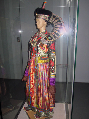 New Baerhu Mongolian dress 新巴爾虎蒙古族服裝