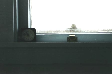 Clock in Gimmham window
