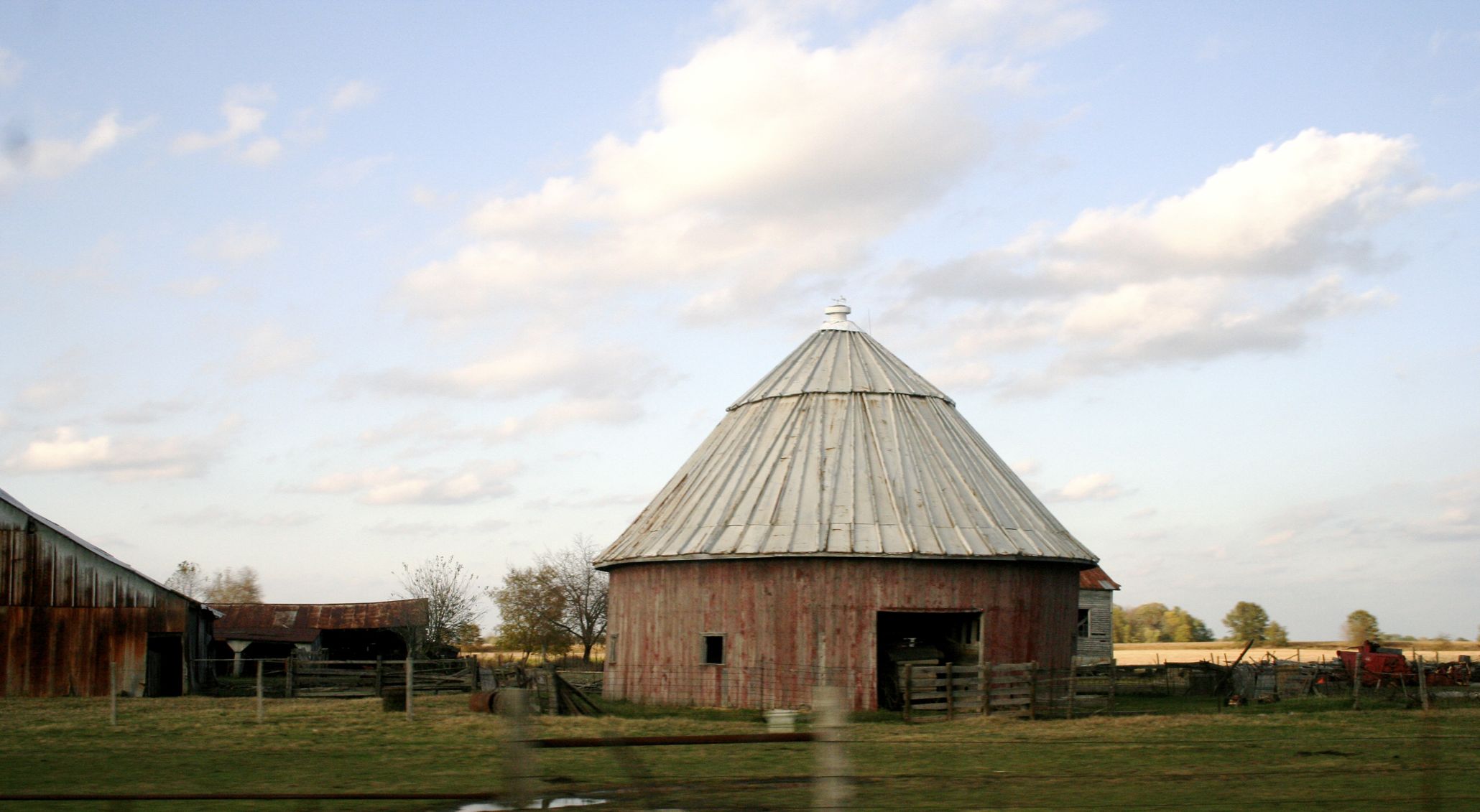 Round Barn.JPG