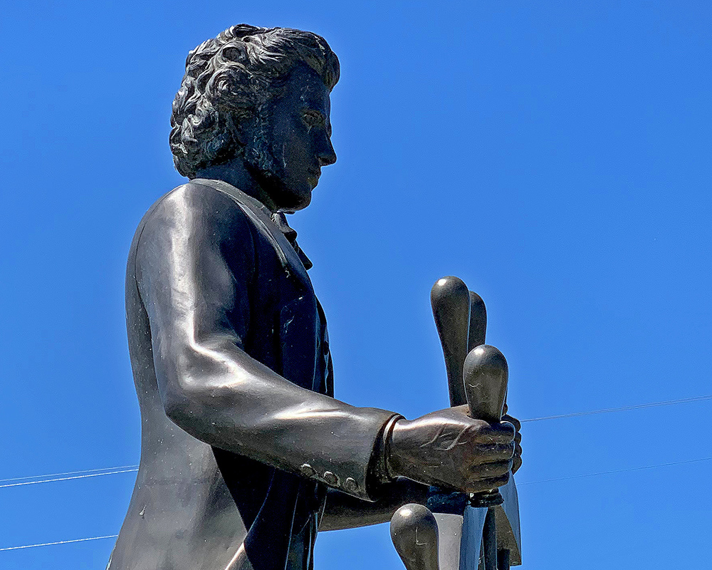 Mark Twain Statue in Hannibal Missouri