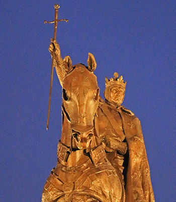 Statue of King Louis the ninth showing his face