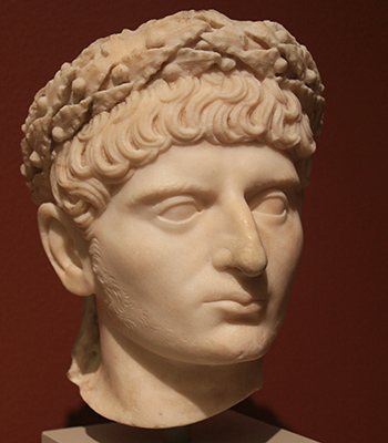 A young Roman man's head