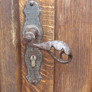 Leaf pattern door handle