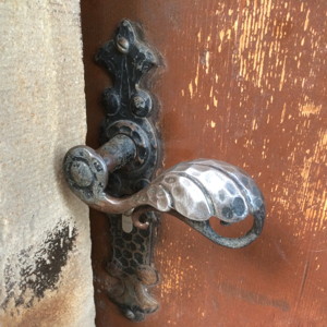 Leaf pattern door handle