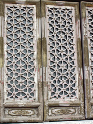 Windows in one of the Buddhist temples surounding the Summer Palace in Chengde, China.Salzburg, Austria 奧地利