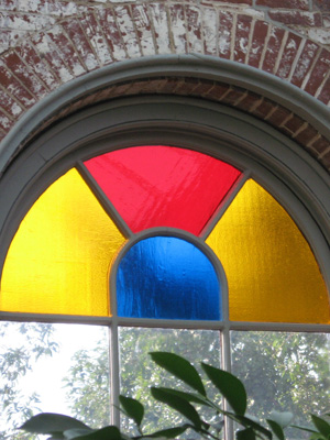 Stained glass in the Linnean House in the Missouri Botanical Garden in Saint Louis, Missouri (built in 1882)植物園中的林奈之家的彩繪玻璃，座落在密蘇里州的聖路易市（建於1882年）。