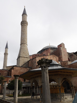 A fountain for the ablution