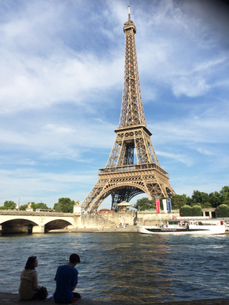 Eiffel Tower in Paris艾菲爾鐵塔(Photo by Eric and Chun-Chih Hadley-Ives)