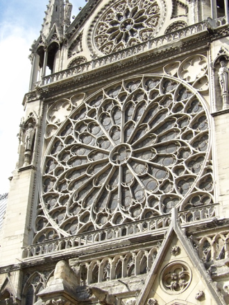 Notre Dame  de Paris巴黎聖母院(Photo by Eric and Chun-Chih Hadley-Ives)