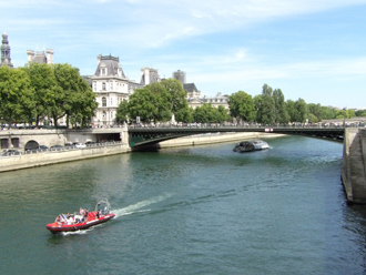 Notre Dame  de Paris巴黎聖母院旁的塞納河(Photo by Eric and Chun-Chih Hadley-Ives)