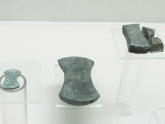 Ingots from Jin Dynasty, value by its weight.金“銀錠”，銀錠是以重量來計算價值 (Photo by Eric Hadley-Ives)