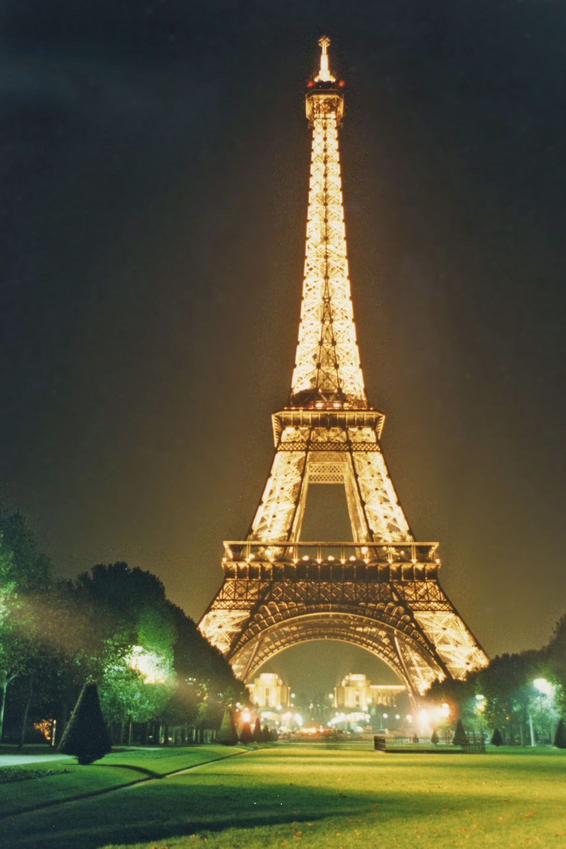 Eiffel Tower (艾菲爾鐵塔)