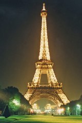 Eiffel Tower behind the Statue of Liberty